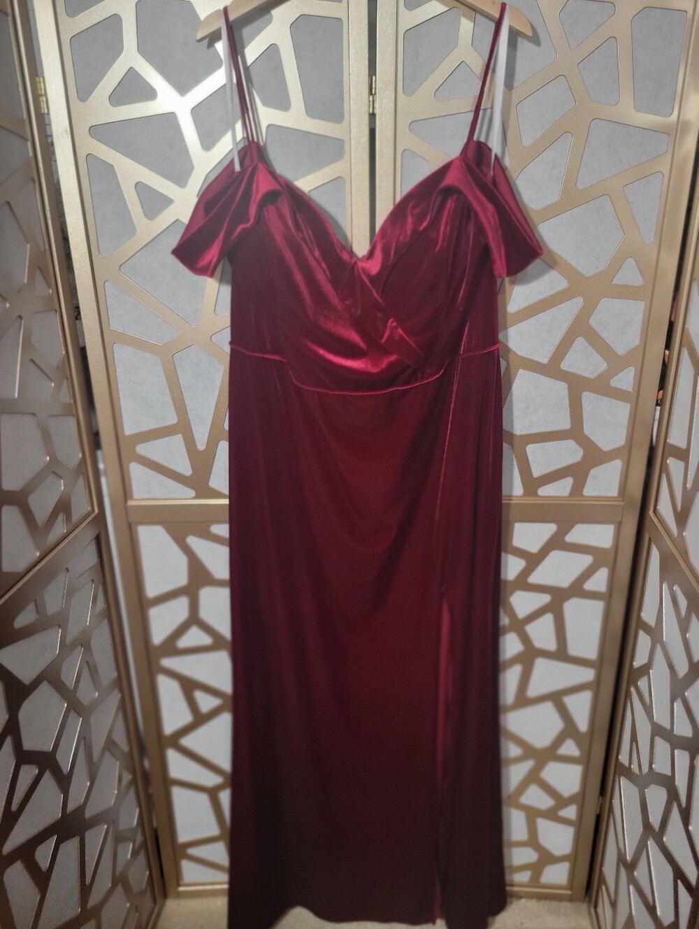 NWOT CHRISTINA WU Burgandy Velvet Formal Gown